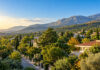 Καιρός στην Αττική 6/10: Ηλιοφάνεια και έως 26°C Ηλιόλουστο φθινοπωρινό πρωινό σε πράσινη περιοχή των βορείων προαστίων με λόφους στο βάθος