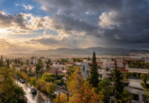 Καιρός στην Αττική: Έως 26°C και πιθανές καταιγίδες από το μεσημέρι Μεταβαλλόμενος ουρανός με ήλιο και πυκνά σύννεφα πάνω από τα βόρεια προάστια της Αθήνας