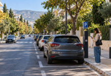 Κηφισιά: Πώς λειτουργεί το νέο ψηφιακό σύστημα ελεγχόμενης στάθμευσης Ψηφιακό σύστημα ελεγχόμενης στάθμευσης σε δεντροφυτεμένο δρόμο της Κηφισιάς