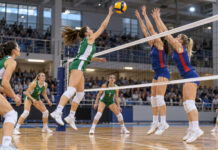 Κηφισιά: Στο Ζηρίνειο το Super Cup Γυναικών στο βόλεϊ Αθλήτριες γυναικείου βόλεϊ διεκδικούν την μπάλα πάνω από το φιλέ σε κλειστό γυμναστήριο