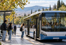 Κηφισιά: Από 15 Οκτωβρίου τα δωρεάν φοιτητικά δρομολόγια Σύγχρονο δημοτικό λεωφορείο μεταφέρει φοιτητές σε δενδροφυτεμένο δρόμο της Κηφισιάς