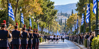Κηφισιά: Το πρόγραμμα για την 28η Οκτωβρίου 2026 Στολισμένη λεωφόρος με ελληνικές σημαίες, φιλαρμονική και μαθητές σε εορταστική παρέλαση