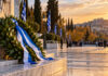 Μαρούσι: Το πρόγραμμα εορτασμού της 28ης Οκτωβρίου Στεφάνι δάφνης μπροστά σε μνημείο με γαλανόλευκες κορδέλες