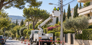 Μαρούσι: Διακοπή ρεύματος σήμερα από 08:00 έως 15:00 Συνεργείο ηλεκτρικού δικτύου εργάζεται σε κατοικημένο δρόμο του Αμαρουσίου