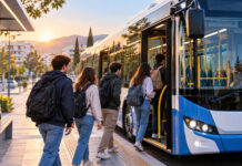 Μαρούσι: Δωρεάν λεωφορείο φοιτητών προς Ζωγράφου από 19 Οκτωβρίου Φοιτητές επιβιβάζονται σε δημοτικό λεωφορείο νωρίς το πρωί