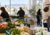 Μαρούσι: Καθημερινή προσφορά προϊόντων στο Κοινωνικό Παντοπωλείο Εθελοντές οργανώνουν προϊόντα σε έναν φωτεινό χώρο κοινωνικού παντοπωλείου
