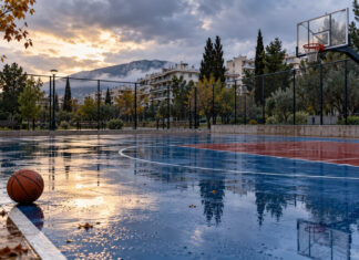 Νέα Ιωνία: Αναβλήθηκαν λόγω καιρού τα εγκαίνια του γηπέδου στην Αγία Αναστασία Ανακατασκευασμένο ανοιχτό γήπεδο μπάσκετ με βρεγμένο αγωνιστικό χώρο μετά τη βροχή