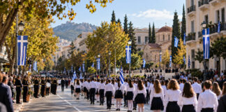 Νέα Ιωνία: Στις 12:00 η παρέλαση της 28ης Οκτωβρίου Μαθητική παρέλαση σε δενδροφυτεμένη λεωφόρο με ελληνικές σημαίες και φιλαρμονική