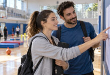 Νέα Ιωνία: Προσωρινοί πίνακες για τέσσερις θέσεις γυμναστών Υποψήφιοι εξετάζουν πίνακα αποτελεσμάτων για θέσεις φυσικής αγωγής σε δημοτικό γυμναστήριο