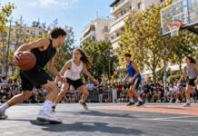 Νέα Ιωνία: Διήμερο τουρνουά μπάσκετ 3×3 στις 3 και 4 Οκτωβρίου Νέοι αθλητές αγωνίζονται σε υπαίθριο γήπεδο μπάσκετ τριών εναντίον τριών μέσα σε αστική γειτονιά