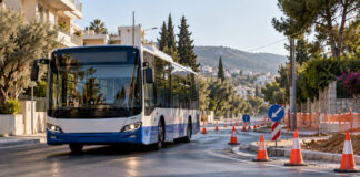 ΟΑΣΑ: Εκτροπή της γραμμής 870 στα Μέγαρα από 19 Οκτωβρίου Αστικό λεωφορείο κινείται δίπλα σε προσωρινή κυκλοφοριακή εκτροπή