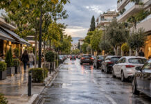 Παπάγου–Χολαργός: 1.832 θέσεις κατοίκων στο νέο σχέδιο στάθμευσης Οργανωμένες θέσεις στάθμευσης σε αστικό δρόμο με καταστήματα και κατοικίες