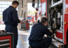 Πυροσβεστικό Σώμα: Αναρτήθηκαν οι πίνακες για 19 θέσεις Τεχνικών Τεχνικό προσωπικό ελέγχει μηχανολογικό εξοπλισμό οχήματος έκτακτης ανάγκης