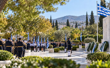 Βριλήσσια: Το πλήρες πρόγραμμα για την 28η Οκτωβρίου 2026 Ελληνικές σημαίες και στεφάνια σε τελετή εθνικής επετείου σε πλατεία